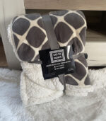 Ćebe krzno SIVO SA LINIJAMA